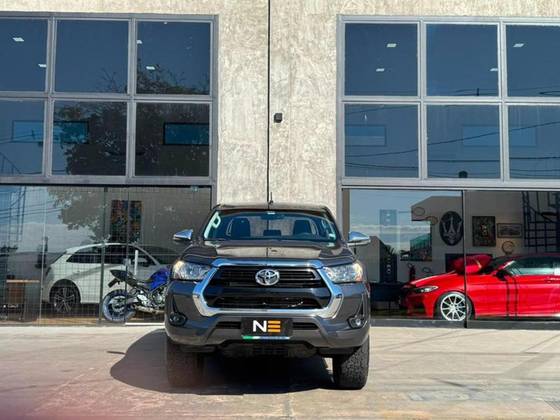 TOYOTA HILUX 2.8 D-4D TURBO DIESEL CD SRV 4X4 AUTOMÁTICO TOYOTA HILUX 2.8 D-4D TURBO DIESEL CD SRV 4X4 AUTOMÁTICO
